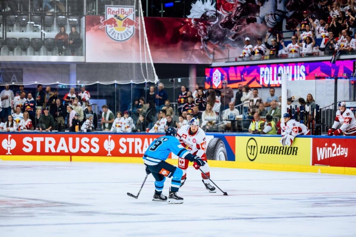 Narozeninový Lukáš Kachlíř na ledě salcburské Eisareny, foto: hcbilitygri.cz